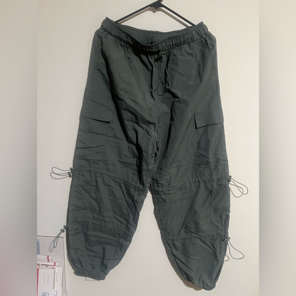 NWT Forever 21 women’s cargo pants
